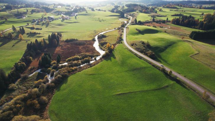 Photo aérienne sur laquelle on aperçoit une tourbière